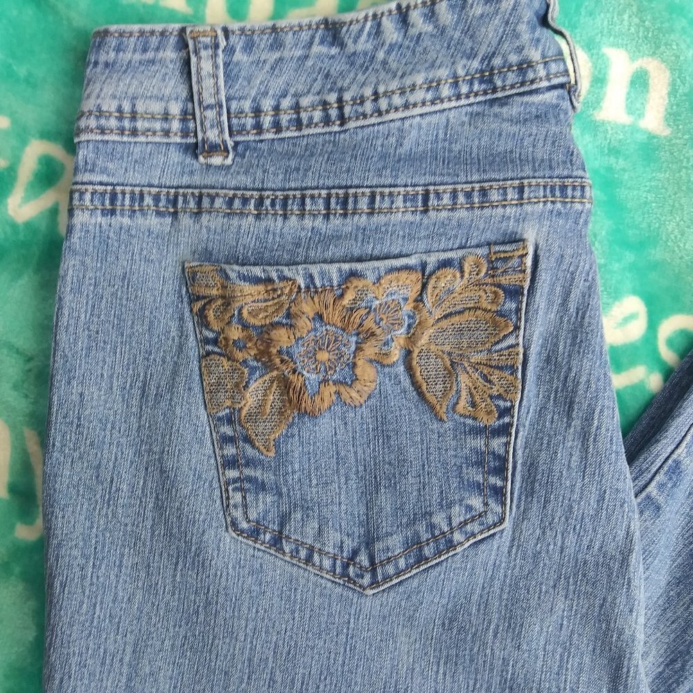 Charter Club Classic Fit Jeans Size 10P - Picture 1 of 7